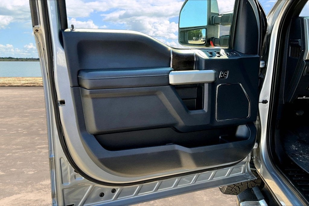 2022 Ford Super Duty F-250 SRW LARIAT