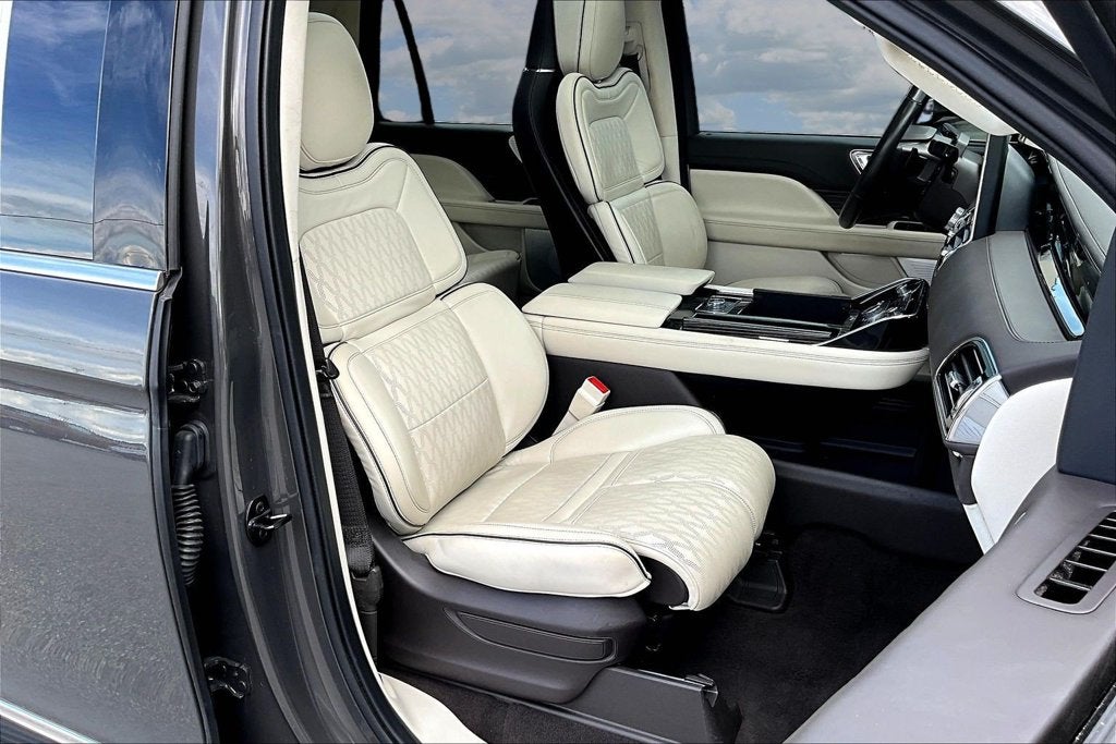 2023 Lincoln Navigator Black Label