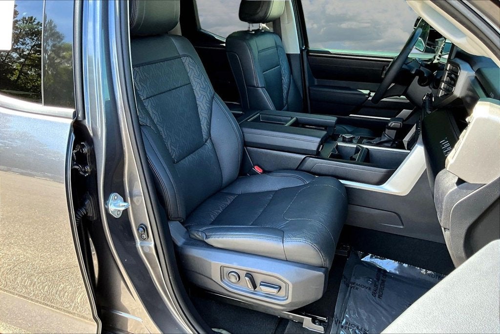 2023 Toyota Tundra 4WD SR5