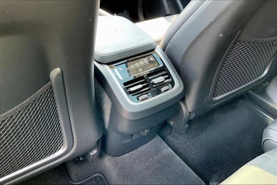 2024 Volvo XC90 Ultimate Bright Theme