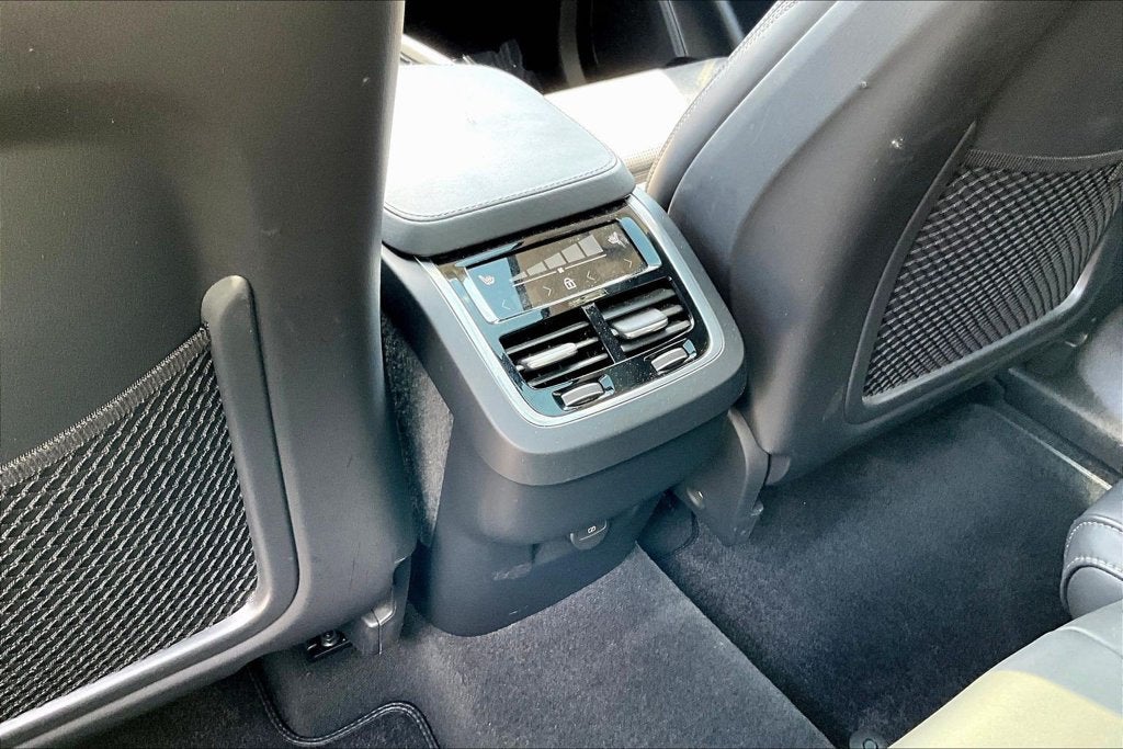 2024 Volvo XC90 Ultimate Bright Theme