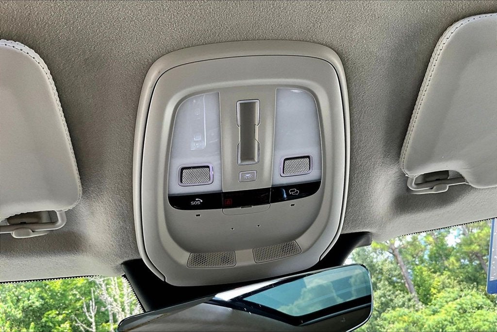 2024 Volvo XC90 Ultimate Bright Theme