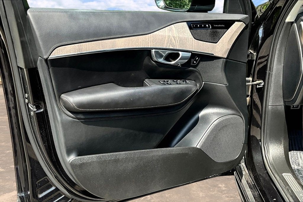 2024 Volvo XC90 Ultimate Bright Theme