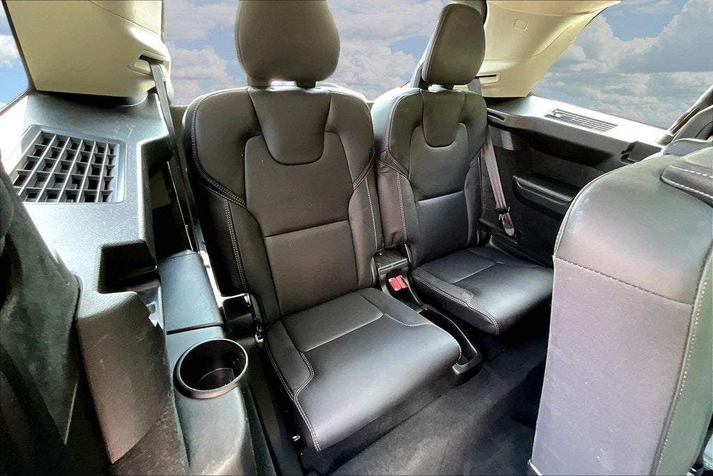 2024 Volvo XC90 Ultimate Bright Theme