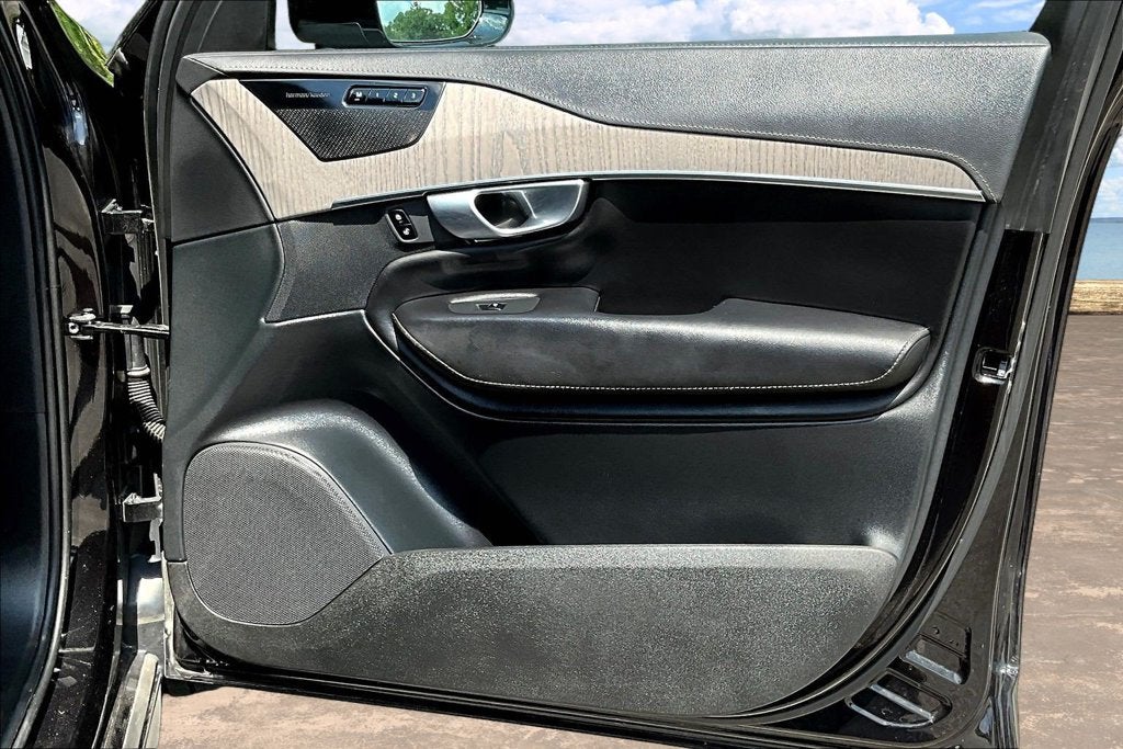 2024 Volvo XC90 Ultimate Bright Theme