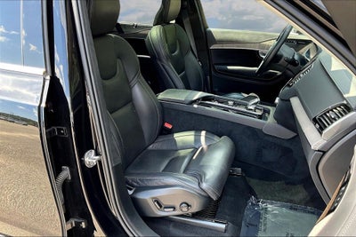 2024 Volvo XC90 Ultimate Bright Theme
