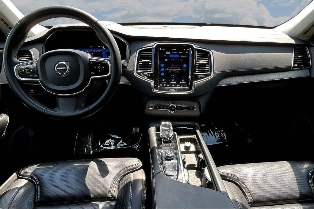 2024 Volvo XC90 Ultimate Bright Theme